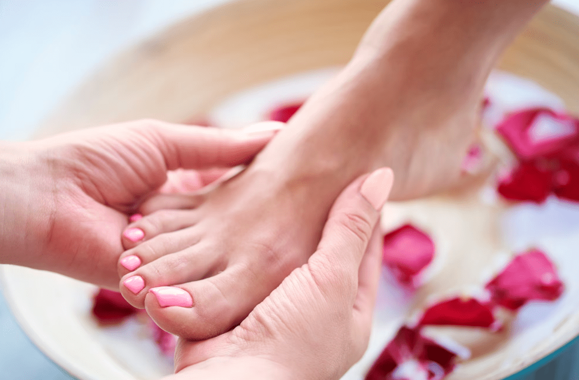 Zanedbané nohy a unavená pleť? Signály, že vaše telo potrebuje reštart