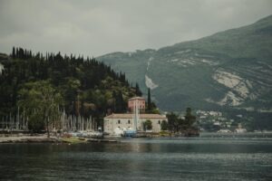 Incremental Static Regeneration (ISR)