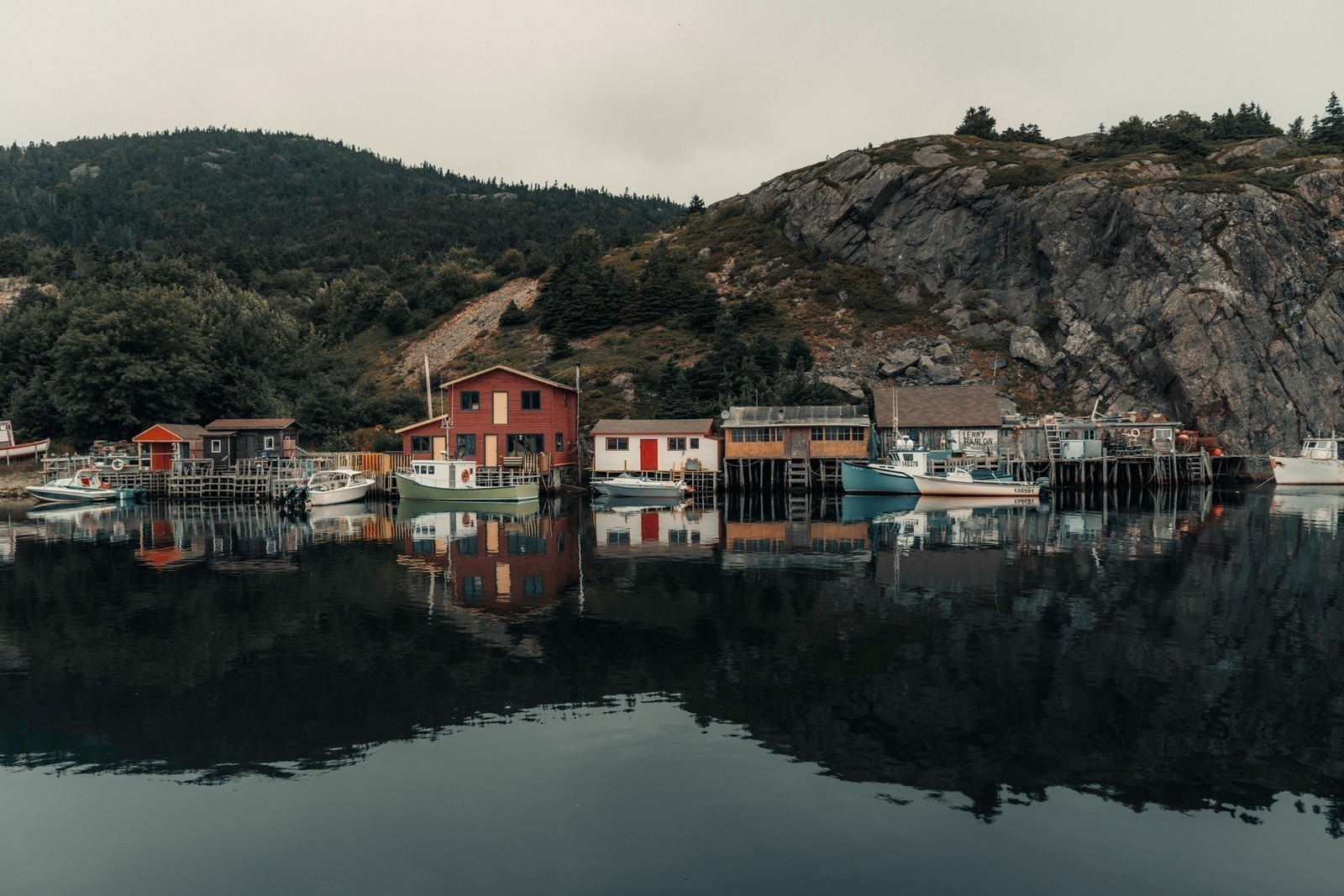 Postkoloniálna identita