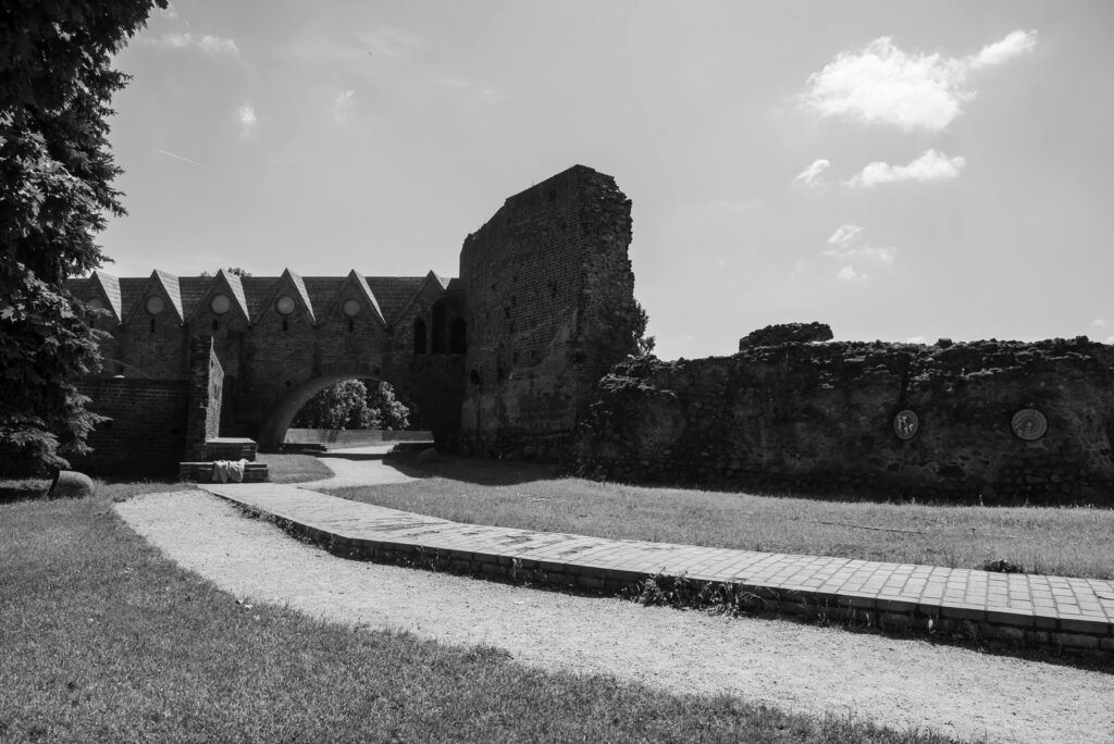 Learning by teaching